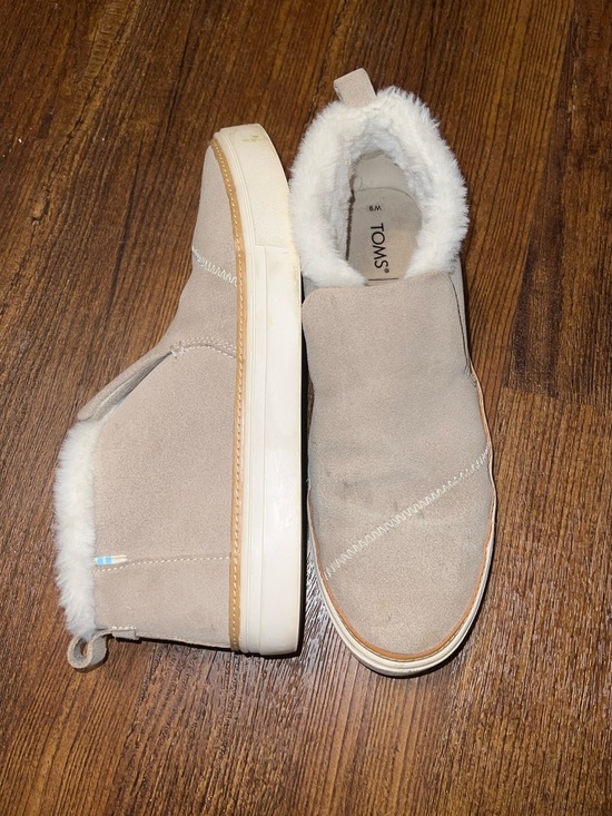 Toms Shoes - Toms Slip On Paxton Suede Beige Faux Fur Lined Comfort Sneaker Boots Size 9